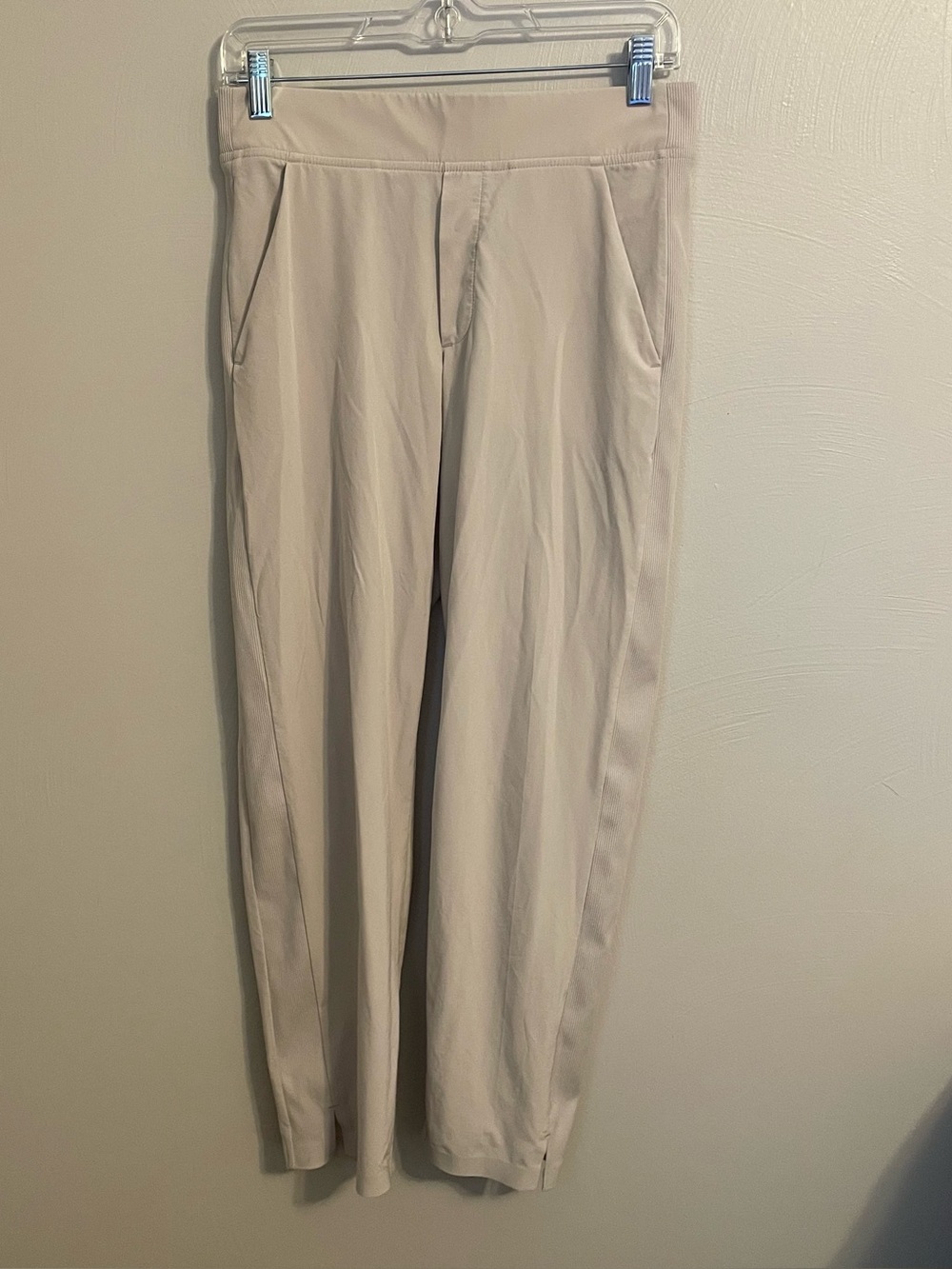 Athleta Pants Size 4 Tan Color zippered pockets